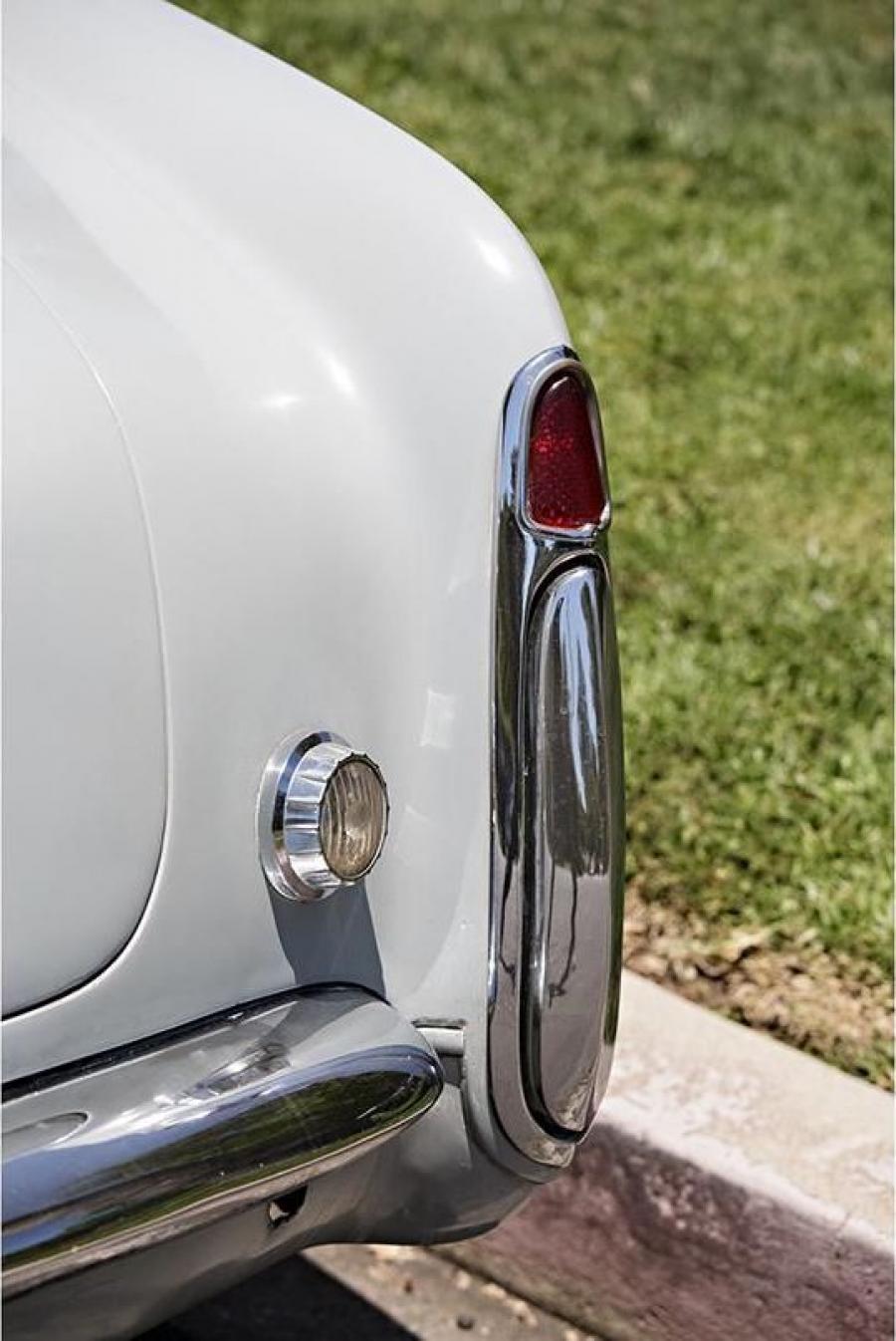 Детали экстерьера Chrysler Special 1953 года  (фото 21 из 46)